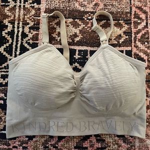 Kindred Bravely hands free pumping/nursing bra.